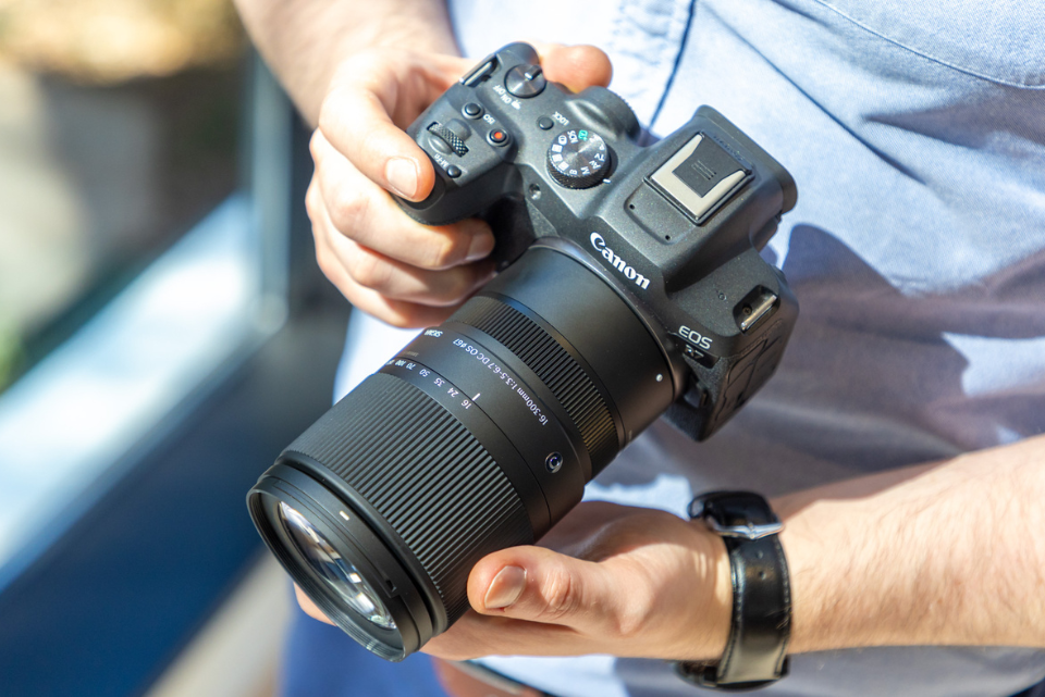 Sigma 16-300mm F3.5-6.7 DC OS | Contemporary: il superzoom compatto per mirrorless APS-C Sigma 16-300mm F3.5-6.7 DC OS | Contemporary: il superzoom compatto per mirrorless APS-C